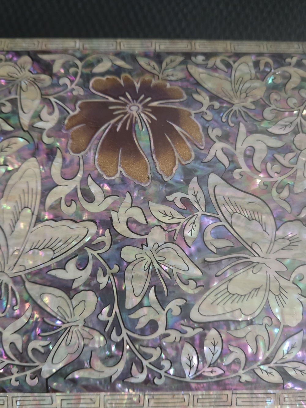Mother of Pearl Floral Inlay Jewelry Box - Iridescent Purple Accents - Picture 11 of 12